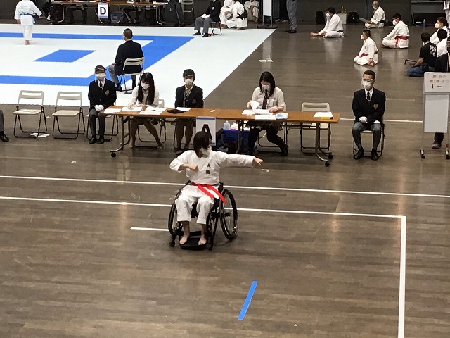 車椅子空手　大阪市